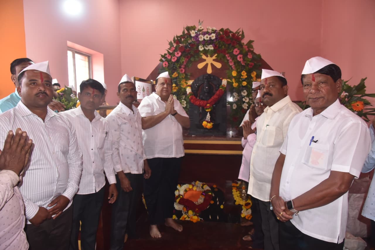 Minister Hasan Mushrif visited the village deity of Benikere Shri Bhaveshwari Devi